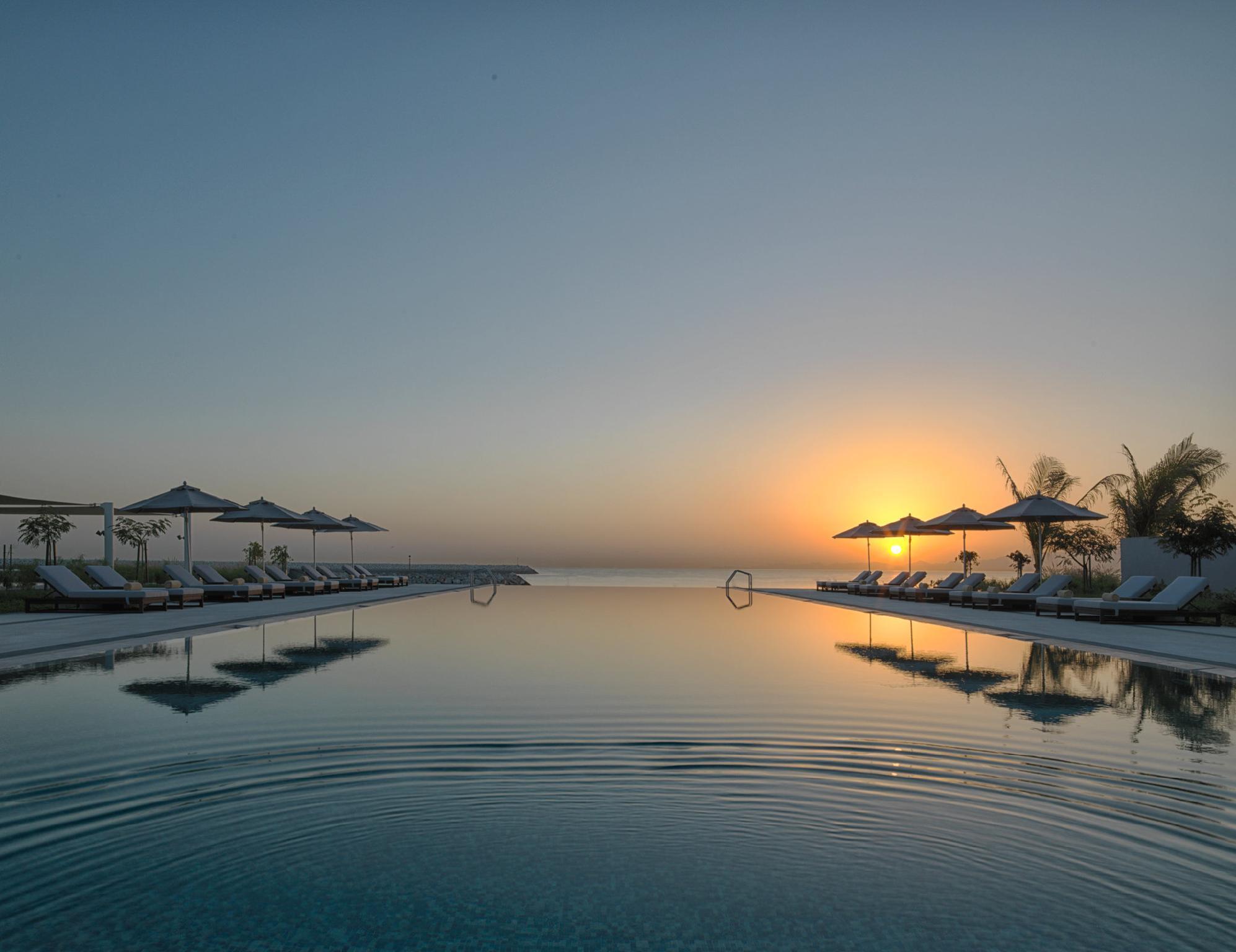 Kempinski Hotel Muscat Exterior photo Sunset at the pool